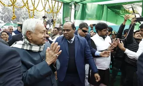 बिहार: जदयू के दही-चूड़ा भोज में शामिल हुए सीएम नीतीश, भाजपा कार्यालय में भी जुटे नेता बिहार: जदयू के दही-चूड़ा भोज में शामिल हुए सीएम नीतीश, भाजपा कार्यालय में भी जुटे नेता