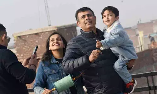 Lohri  का त्योहार शुरू होते ही लोग खुश हुए, ऊंची पतंगें उड़ीं