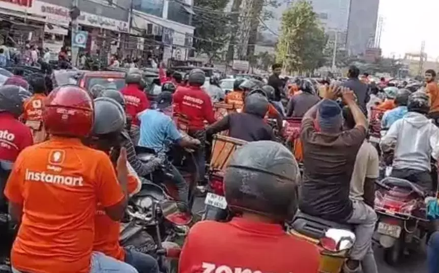 Telangana : गिग वर्कर्स ने डिलीवरी टाइमलाइन पर केंद्र के कदम का समर्थन किया Telangana : गिग वर्कर्स ने डिलीवरी टाइमलाइन पर केंद्र के कदम का समर्थन किया