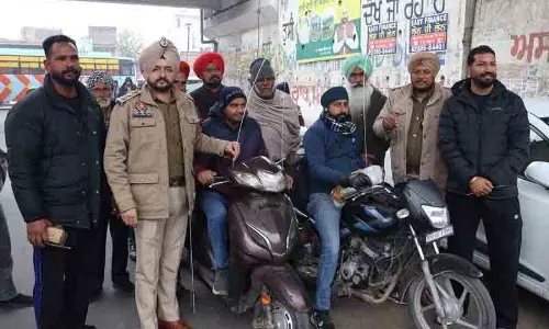 Ludhiana police ने दोपहिया वाहनों पर चाइना डोर गार्ड लगाए