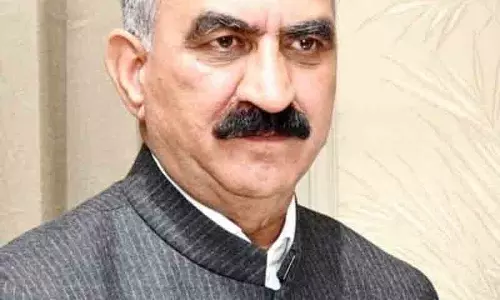 Himachal CM ने रजिस्टर्ड वर्कर्स को हिमकेयर कार्ड देने का निर्देश दिया Himachal CM ने रजिस्टर्ड वर्कर्स को हिमकेयर कार्ड देने का निर्देश दिया