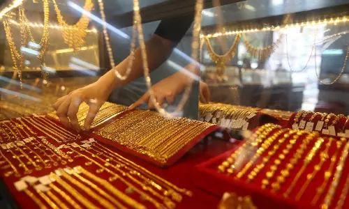 Gold-silver की कीमतों में तेज़ उछाल, 14 दिनों में चांदी 52 हजार रुपये बढ़ी Gold-silver की कीमतों में तेज़ उछाल, 14 दिनों में चांदी 52 हजार रुपये बढ़ी