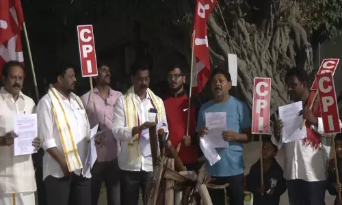 चिकित्सा शिक्षा में PPP की नीति के खिलाफ सीपीआई का विरोध प्रदर्शन चिकित्सा शिक्षा में PPP की नीति के खिलाफ सीपीआई का विरोध प्रदर्शन