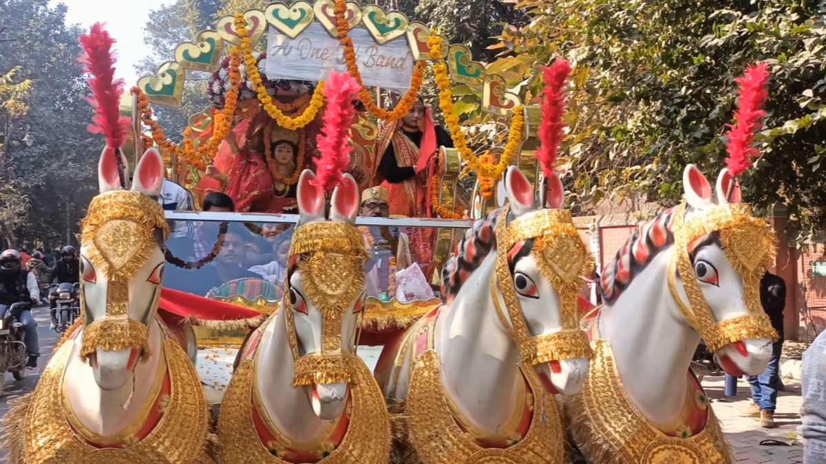 Bareilly: तीन दिवसीय उत्तरायणी मेला रंग यात्रा के साथ हुआ प्रारंभ Bareilly: तीन दिवसीय उत्तरायणी मेला रंग यात्रा के साथ हुआ प्रारंभ