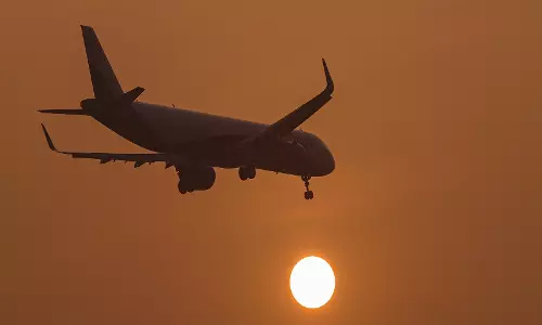 Chennai Airport ने घने कोहरे के बीच उड़ानें रद्द कीं, कम दृश्यता प्रक्रियाएँ लागू Chennai Airport ने घने कोहरे के बीच उड़ानें रद्द कीं, कम दृश्यता प्रक्रियाएँ लागू