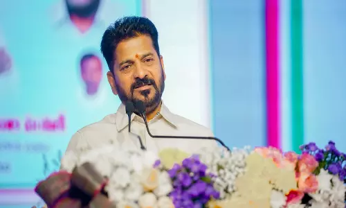 Revanth Reddy ने सरकारी कर्मचारियों के वेतन में कटौती के लिए प्रस्ताव रखा, माता-पिता की उपेक्षा पर कार्रवाई