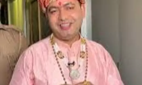 Bareilly: मनौना धाम के महंत का महाराष्ट्र से लौटने पर जोरदार स्वागत Bareilly: मनौना धाम के महंत का महाराष्ट्र से लौटने पर जोरदार स्वागत