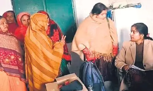 Bareilly: आंगनबाड़ी वर्कर का मानदेय रोका गया, चार्ज हटाने का फैसला Bareilly: आंगनबाड़ी वर्कर का मानदेय रोका गया, चार्ज हटाने का फैसला