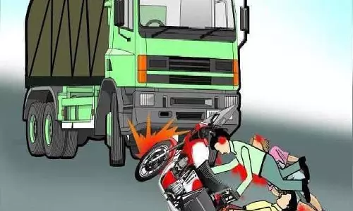 Bareilly: ट्रक ने बाइक को मारी टक्कर, दो युवकों की मौत Bareilly: ट्रक ने बाइक को मारी टक्कर, दो युवकों की मौत