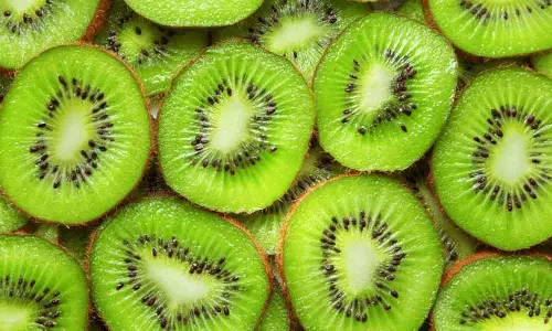 अच्छी नींद के लिए रोज़ रात में Kiwi फल खाएं अच्छी नींद के लिए रोज़ रात में Kiwi फल खाएं
