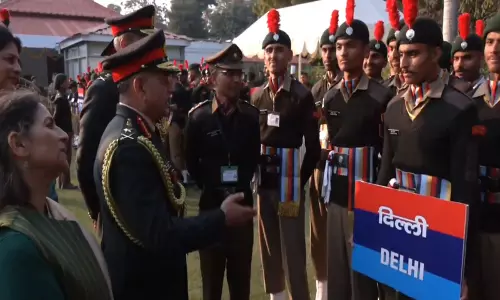 उपेंद्र द्विवेदी ने गणतंत्र दिवस शिविर में NCC का दौरा किया और आर्मी हाउस में कैडेटों से बातचीत की उपेंद्र द्विवेदी ने गणतंत्र दिवस शिविर में NCC का दौरा किया और आर्मी हाउस में कैडेटों से बातचीत की