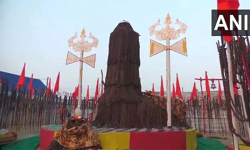 प्रयागराज में 5.51 करोड़ रुद्राक्ष से बने Shivling का अनावरण प्रयागराज में 5.51 करोड़ रुद्राक्ष से बने Shivling का अनावरण