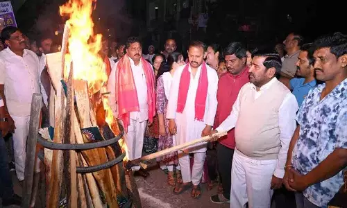 कांग्रेस के बुरे विचारों को आग में जला देना चाहिए: MLA जगदीश रेड्डी कांग्रेस के बुरे विचारों को आग में जला देना चाहिए: MLA जगदीश रेड्डी