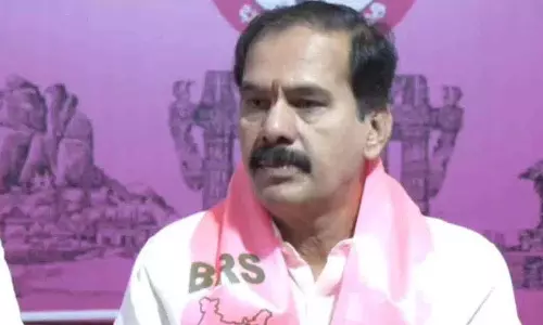 Dasyam Vinay Bhaskar ने गैर-कानूनी पत्रकारों की गिरफ्तारी के लिए कांग्रेस की आलोचना की Dasyam Vinay Bhaskar ने गैर-कानूनी पत्रकारों की गिरफ्तारी के लिए कांग्रेस की आलोचना की