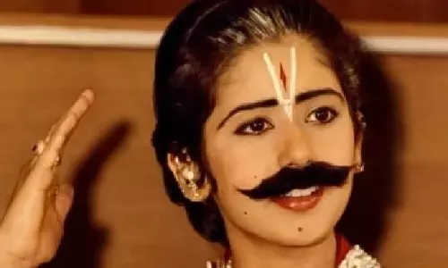 Manisha Koirala ने अपने स्कूल प्ले की थ्रोबैक तस्वीर शेयर कर लोगों को खुश किया