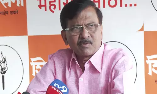 Sanjay Raut का चुनाव आयोग पर आरोप, कहा महायुति पार्टियां खुलेआम पैसा बांट रही Sanjay Raut का चुनाव आयोग पर आरोप, कहा महायुति पार्टियां खुलेआम पैसा बांट रही