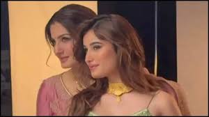 Raveena और बेटी राशा की शूटिंग सेशन में मज़ेदार बातचीत