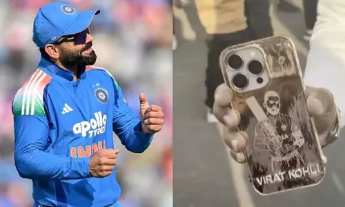Surat के फैन ने विराट कोहली के लिए लाया लाखों का अनोखा गिफ्ट Surat के फैन ने विराट कोहली के लिए लाया लाखों का अनोखा गिफ्ट