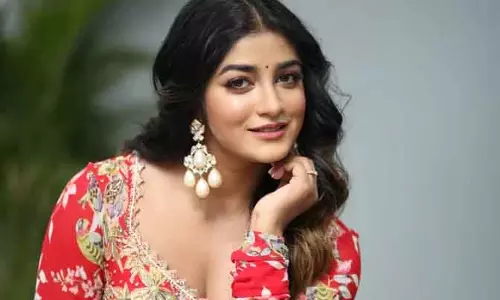 Dimple Hayati : खिलाड़ी एक्ट्रेस का दिग्गज सितारों से है गहरा नाता
