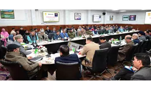 CM ने जम्मू जिले की समीक्षा बैठक की अध्यक्षता की, परियोजनाओं को समय पर पूरा करने पर जोर दिया
