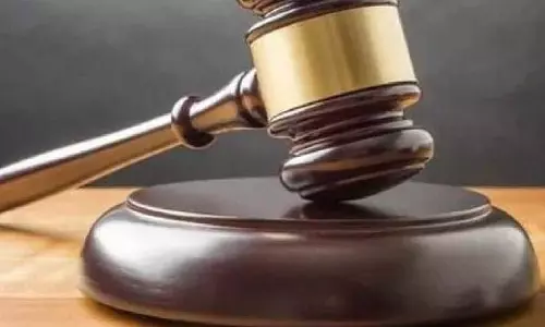 High Court ने हाईवे डायरेक्टर्स से पूछा: पब्लिक फंड से सैलरी क्यों लेते हैं?