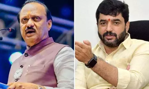 मुरलीधर मोहोल ने PMC चुनाव में उम्मीदवारों के चुनाव चिह्न हटाने पर अजित पवार से सवाल किया मुरलीधर मोहोल ने PMC चुनाव में उम्मीदवारों के चुनाव चिह्न हटाने पर अजित पवार से सवाल किया