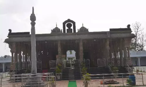 Nagoba Jathara: गोदावरी का पवित्र जल लेकर मंदिर पहुँचे मेसराम कबीले के लोग Nagoba Jathara: गोदावरी का पवित्र जल लेकर मंदिर पहुँचे मेसराम कबीले के लोग