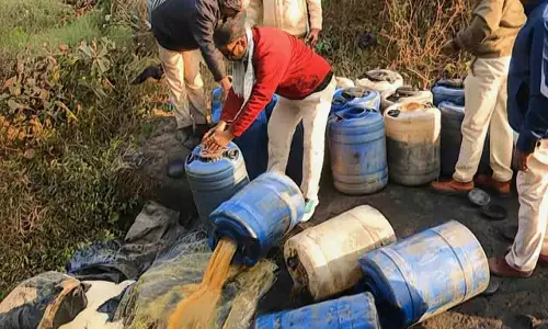 Balasore: एक्साइज टीम ने अवैध शराब की बड़ी खेप पकड़ी