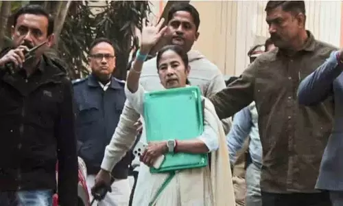 ममता बनर्जी को झटका.. ED के खिलाफ याचिका खारिज ममता बनर्जी को झटका.. ED के खिलाफ याचिका खारिज