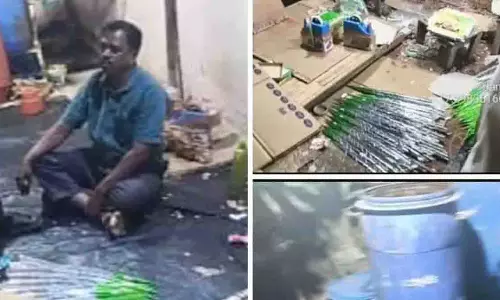 Hyderabad: नकली मेहंदी बनाने वाले गिरोह का पुलिस ने पर्दाफाश किया Hyderabad: नकली मेहंदी बनाने वाले गिरोह का पुलिस ने पर्दाफाश किया
