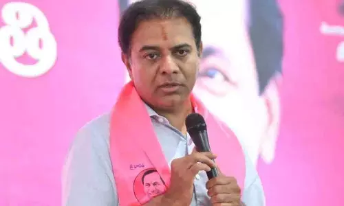 कांग्रेस का राज इमरजेंसी की याद दिलाता है.. KTR ने पत्रकारों की गिरफ्तारी की निंदा की कांग्रेस का राज इमरजेंसी की याद दिलाता है.. KTR ने पत्रकारों की गिरफ्तारी की निंदा की