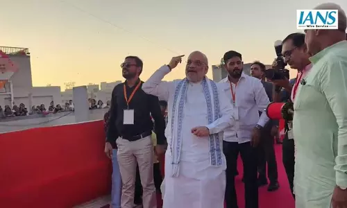 अमित शाह ने अहमदाबाद में पतंग उत्सव में लिया हिस्सा, स्थानीय समुदाय के साथ मनाया पर्व अमित शाह ने अहमदाबाद में पतंग उत्सव में लिया हिस्सा, स्थानीय समुदाय के साथ मनाया पर्व