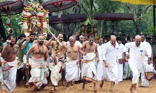 Tirumala में 16 तारीख को श्रीवारी पर्वत उत्सव.. अर्जिता सेवा रद्द Tirumala में 16 तारीख को श्रीवारी पर्वत उत्सव.. अर्जिता सेवा रद्द