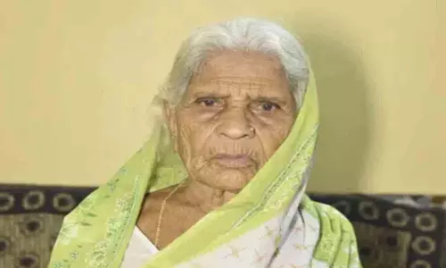 Nagpur में 103 साल के बुजुर्ग के अंतिम संस्कार में शामिल हुए शोक मनाने वाले लोग, बर्थडे केक खाकर