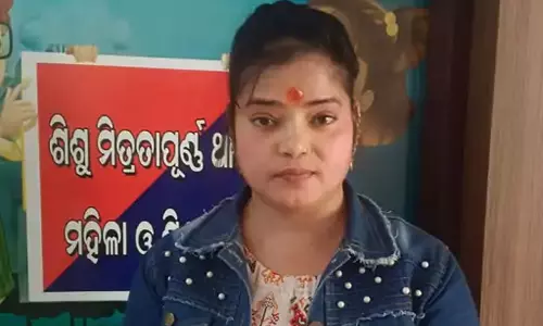CG: अश्लील ऑर्केस्ट्रा डांस मामले में ओडिशा की डांसर गिरफ्तार CG: अश्लील ऑर्केस्ट्रा डांस मामले में ओडिशा की डांसर गिरफ्तार