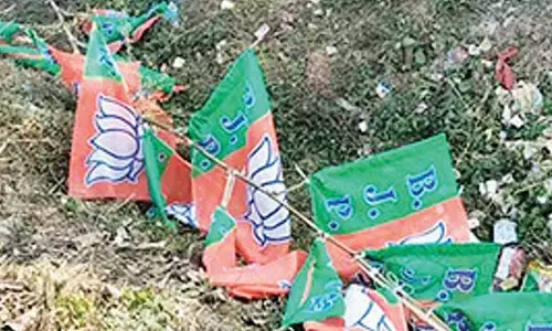 Arambagh में तृणमूल और भाजपा के बीच झड़प, 1 घायल Arambagh में तृणमूल और भाजपा के बीच झड़प, 1 घायल
