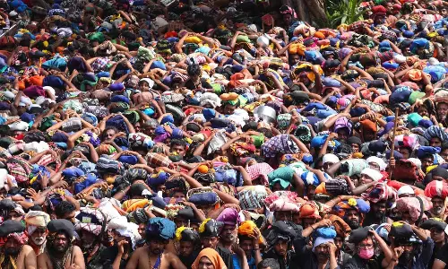 Sabarimala में मकर ज्योति के दिव्य दर्शन: लाखों भक्तों ने लगाए स्वामीये शरणम अयप्पा के जयकारे