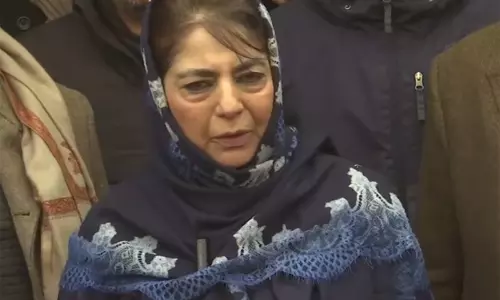 Mehbooba Mufti ने सिंधु जल संधि निलंबन पर मुख्यमंत्री अब्दुल्ला की आलोचना की