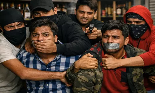 Raipur Breaking: शराब दुकान में कर्मचारियों का अपहरण, पुलिस जांच में जुटी Raipur Breaking: शराब दुकान में कर्मचारियों का अपहरण, पुलिस जांच में जुटी