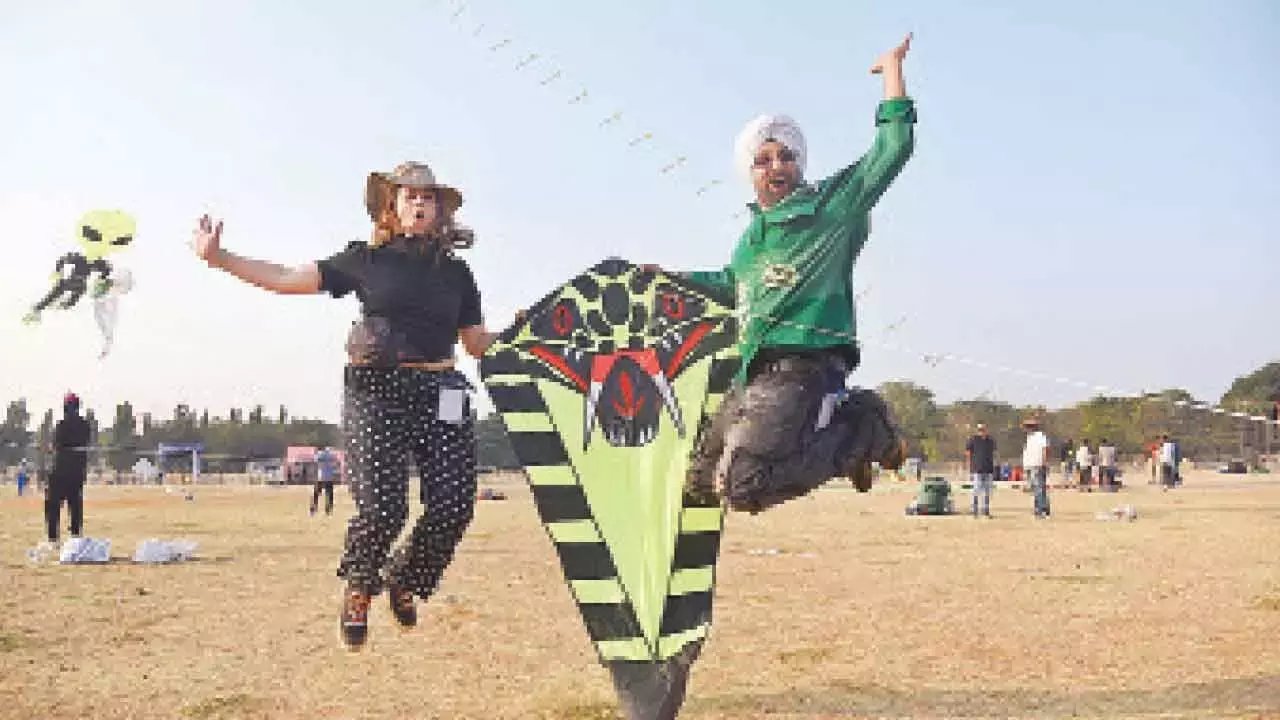 International काइट और स्वीट फेस्ट के लिए परेड ग्राउंड में ट्रैफिक पर पाबंदी International काइट और स्वीट फेस्ट के लिए परेड ग्राउंड में ट्रैफिक पर पाबंदी