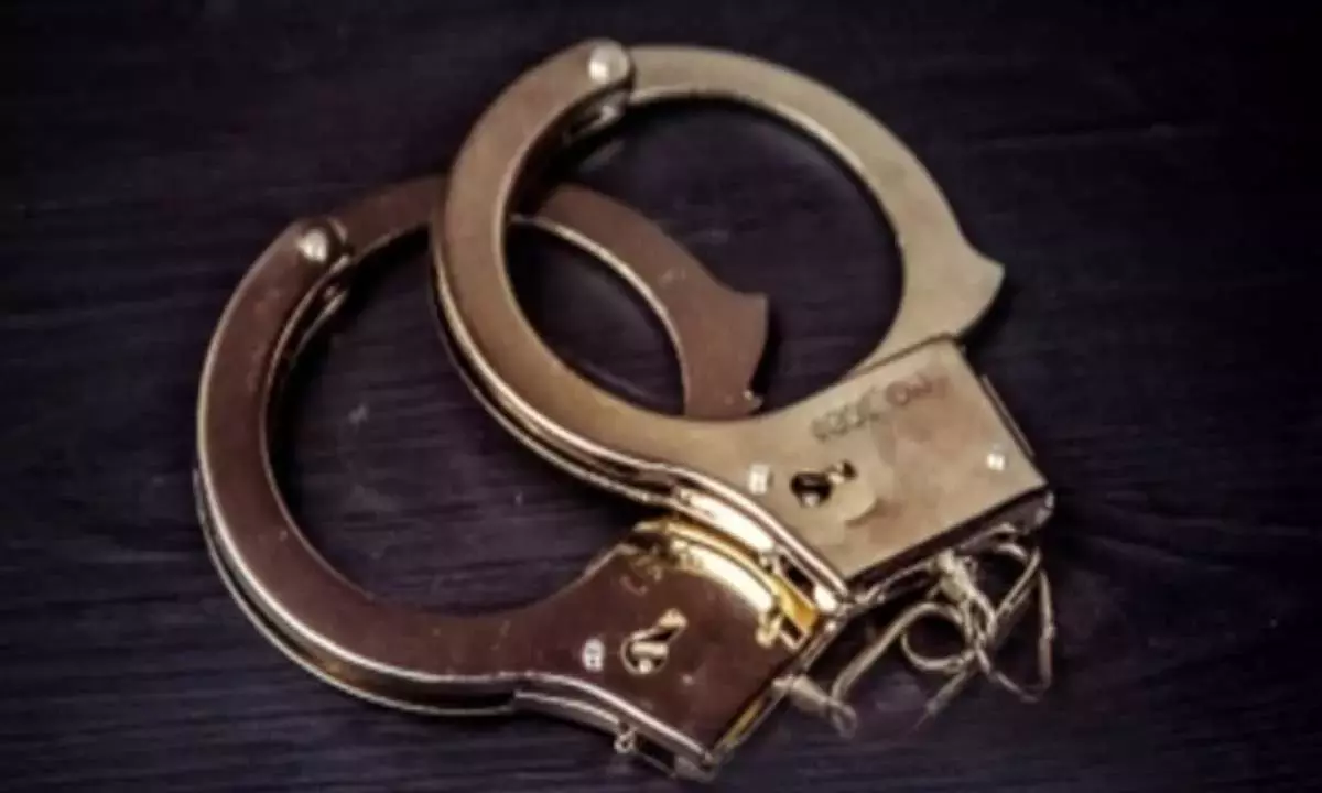 Andhra: बब्बूरी ग्राउंड्स घटना के बाद पुलिस ने लापरवाह ड्राइवरों को गिरफ्तार किया Andhra: बब्बूरी ग्राउंड्स घटना के बाद पुलिस ने लापरवाह ड्राइवरों को गिरफ्तार किया