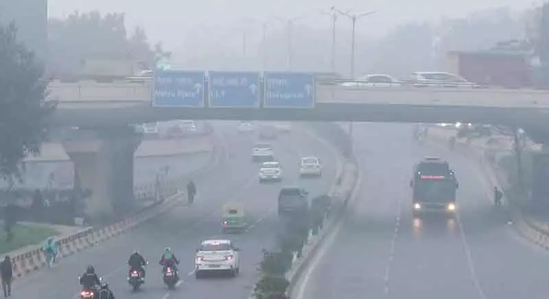 Delhi में 3°C तापमान, शीतलहर जारी Delhi में 3°C तापमान, शीतलहर जारी