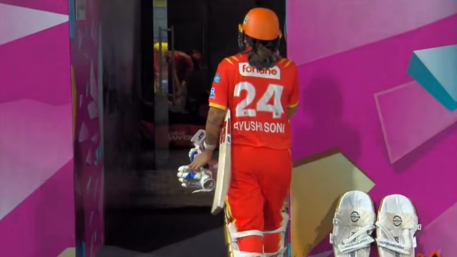 Sports: मुंबई इंडियंस मैच में आयुषी सोनी का अनोखा प्रदर्शन Sports: मुंबई इंडियंस मैच में आयुषी सोनी का अनोखा प्रदर्शन