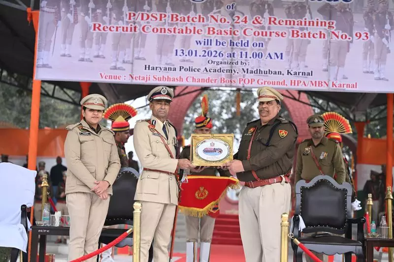 Haryana पुलिस अकादमी से छह डीएसपी और 72 कांस्टेबल पास आउट हुए Haryana पुलिस अकादमी से छह डीएसपी और 72 कांस्टेबल पास आउट हुए