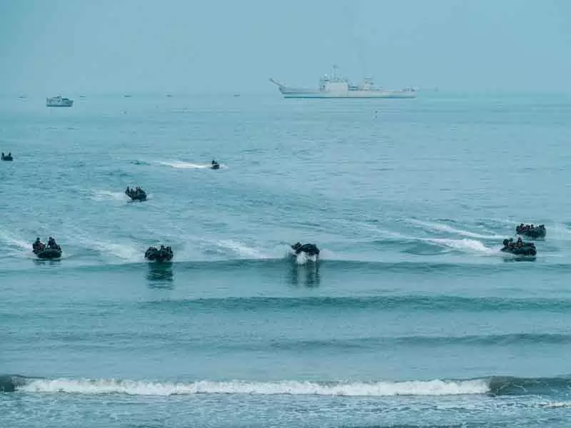 Taiwan ने अपने इलाके के आसपास PLA एयरक्राफ्ट और 9 जहाजों की 20 उड़ानें देखीं Taiwan ने अपने इलाके के आसपास PLA एयरक्राफ्ट और 9 जहाजों की 20 उड़ानें देखीं