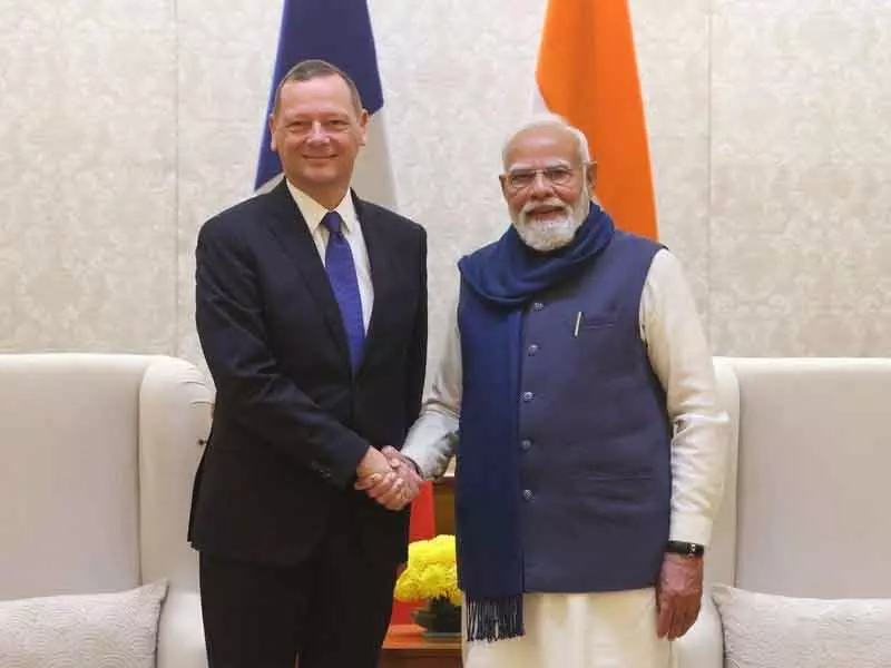 PM मोदी ने इमैनुएल बोने से मुलाकात की, भारत-फ्रांस रणनीतिक साझेदारी की पुष्टि PM मोदी ने इमैनुएल बोने से मुलाकात की, भारत-फ्रांस रणनीतिक साझेदारी की पुष्टि