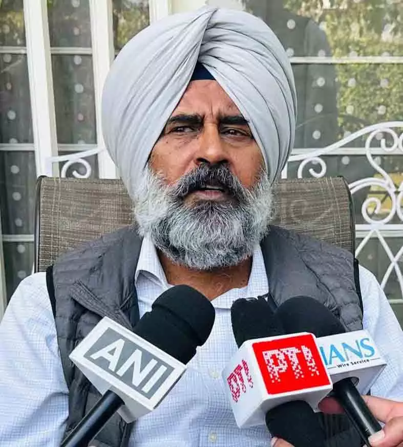 Pargat और आप नेता के बीच खींचतान जारी Pargat और आप नेता के बीच खींचतान जारी