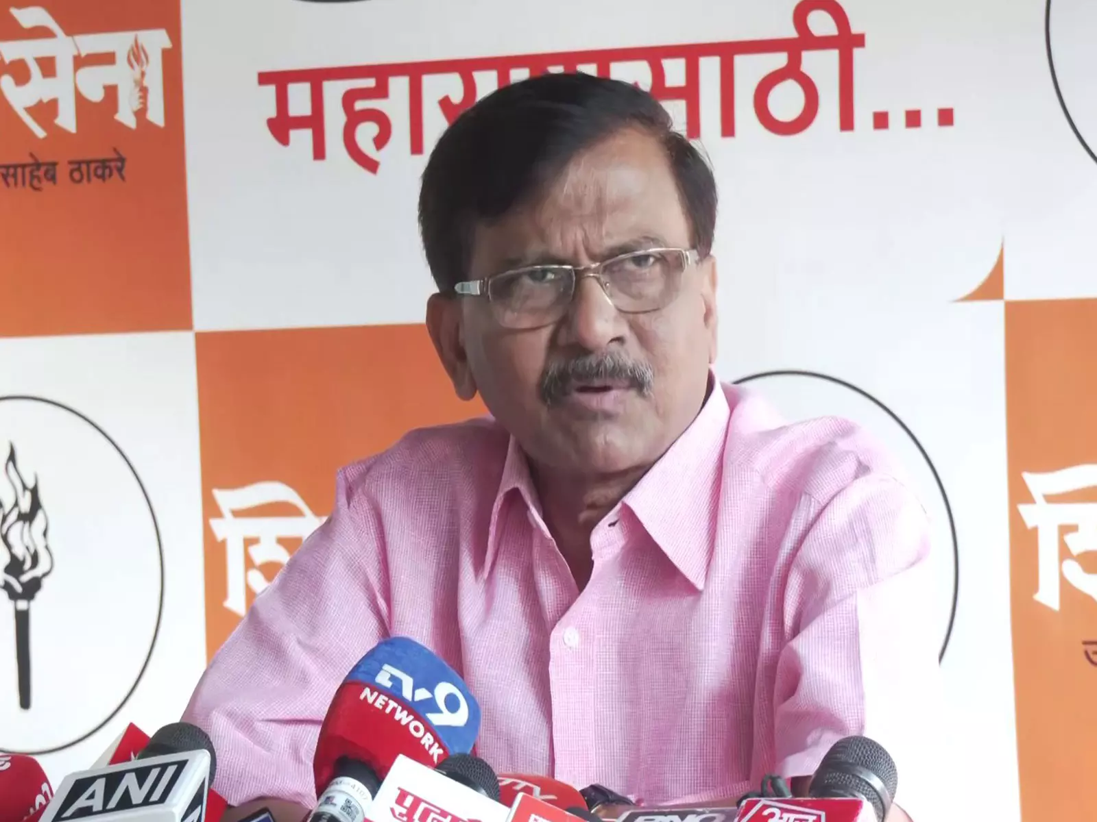 Sanjay Raut का चुनाव आयोग पर आरोप, कहा महायुति पार्टियां चुनाव के बावजूद पैसा बाँट रही Sanjay Raut का चुनाव आयोग पर आरोप, कहा महायुति पार्टियां चुनाव के बावजूद पैसा बाँट रही