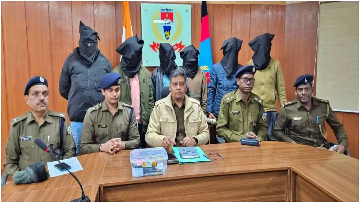 प्रधान की हत्या मामले में पुलिस ने बड़ा खुलासा कर दिया, 7 अभियुक्तों को किया गिरफ्तार प्रधान की हत्या मामले में पुलिस ने बड़ा खुलासा कर दिया, 7 अभियुक्तों को किया गिरफ्तार