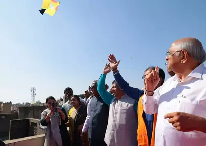 गुजरात के CM ने गांधीनगर काइट फेस्टिवल 2026 का उद्घाटन किया गुजरात के CM ने गांधीनगर काइट फेस्टिवल 2026 का उद्घाटन किया